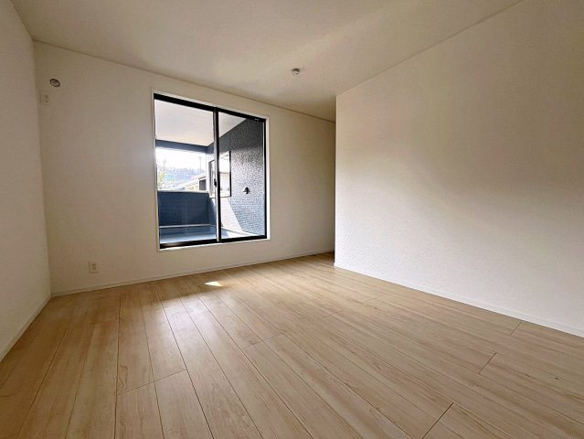 新築戸建・新築建売　二本松市郭内第5　二本松北小・二本松第一中の洋室|8.3帖の洋室は広々としておりご夫婦の主寝室におすすめです！