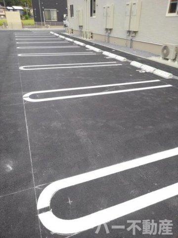 ルーベル宇多津東　Ⅰの駐車場