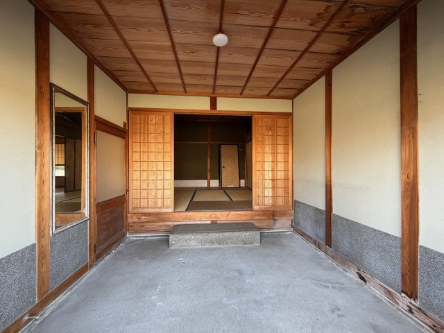 御所市東持田　中古戸建の玄関|広い玄関♪