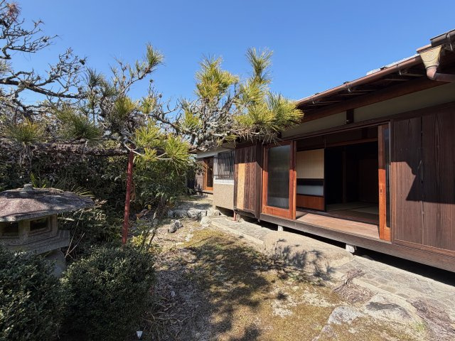 御所市東持田　中古戸建の外観|晴れた日はぜひ座ってリラックスしてください(^^)/