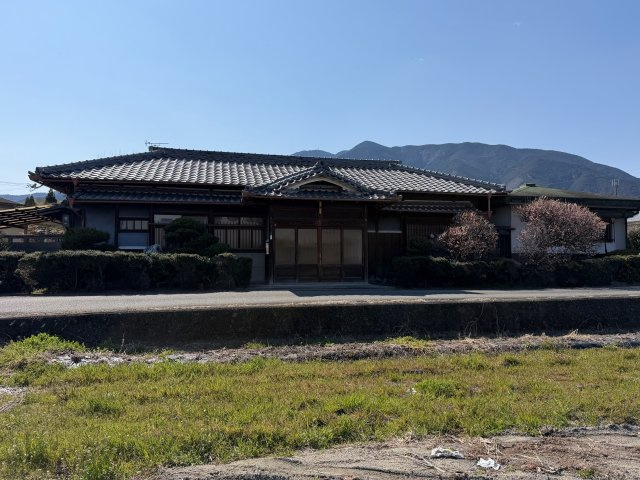 御所市東持田　中古戸建の外観|113坪以上の広々土地♪　広い庭園と縁側、山並みに抱かれたスローライフを(^^)/　