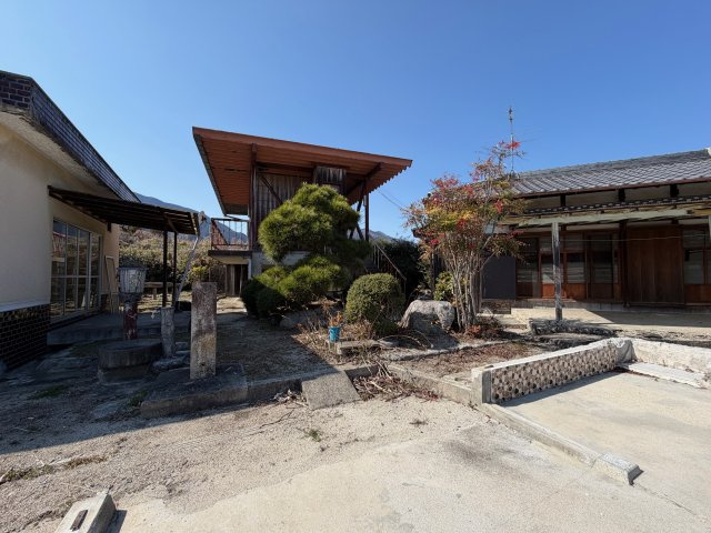 御所市東持田　中古戸建の外観|離れが２棟あり趣味部屋やお客様用としても大活躍!(^^)!　