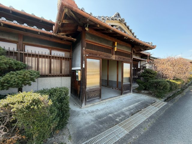 御所市東持田　中古戸建の外観|広々玄関!(^^)!