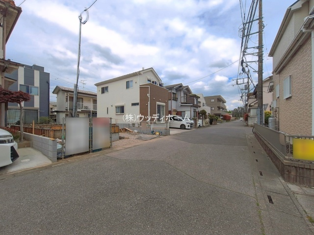 越谷市東大沢7期　新築一戸建ての前面道路含む現地写真