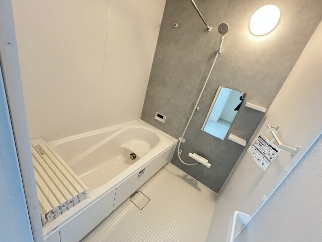 【内装】 | 福岡市南区若久5丁目5期　1号棟（全1棟）【仲介手数料無料・0円】 | 施工例。浴室です。施工例は完成時と異なる場合があります。