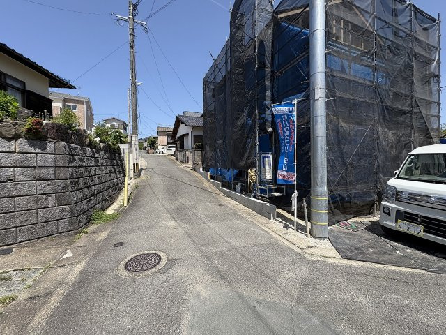 【その他】 | 福岡市南区若久5丁目5期　1号棟（全1棟）【仲介手数料無料・0円】 | 現地写真。前面道路です。