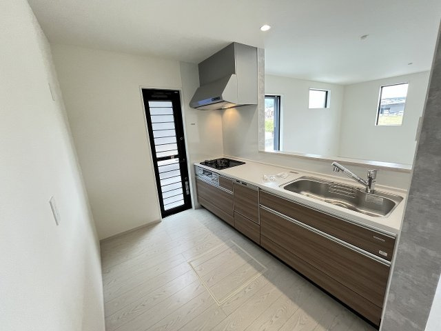 【キッチン】 | 福岡市南区若久5丁目5期　1号棟（全1棟）【仲介手数料無料・0円】 | 施工例。施工例は完成時と異なる場合があります。