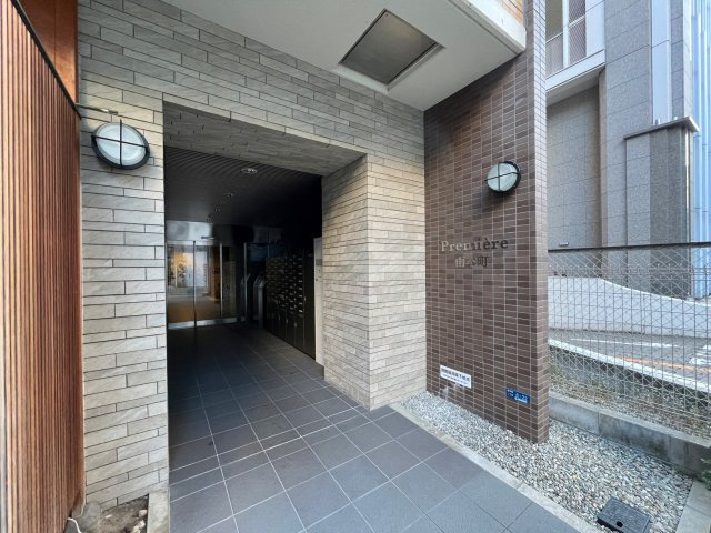 プルミエール南本町のエントランス