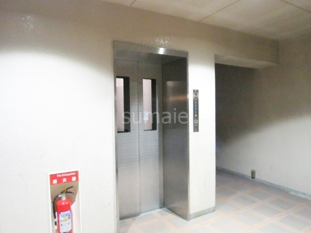 コンフォールのその他共用部分|エレベータあります☆