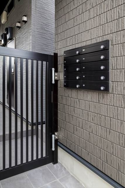 Oikos蕨(オイコスワラビ)のエントランス