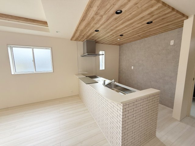 新築戸建　ブルーミングガーデン園部町横田1号2期のキッチン|現地写真