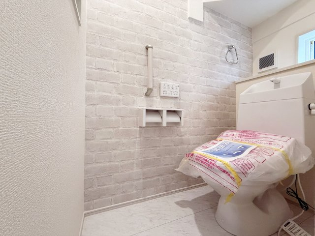 新築戸建　ブルーミングガーデン園部町横田1号2期のトイレ|現地写真