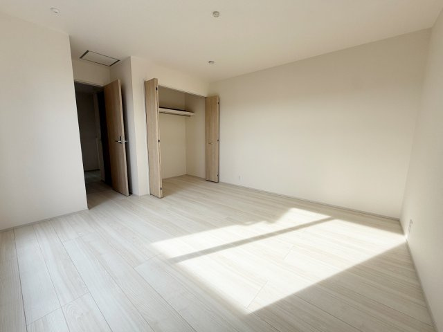 新築戸建　ブルーミングガーデン園部町横田1号2期の洋室|現地写真