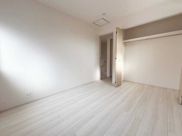 新築戸建　ブルーミングガーデン園部町横田1号2期の洋室|現地写真