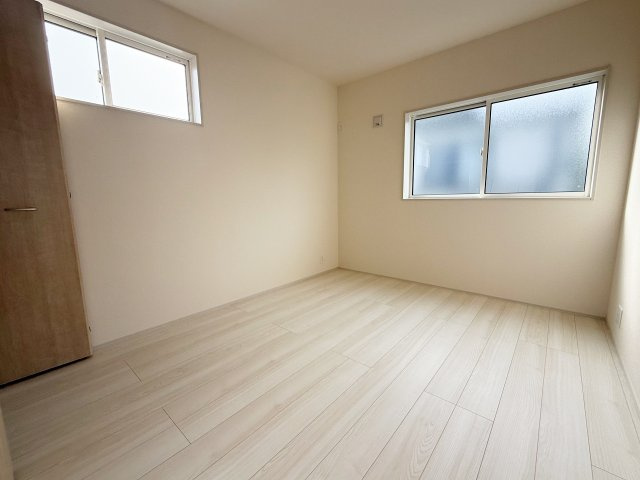 新築戸建　ブルーミングガーデン園部町横田1号2期の洋室|現地写真