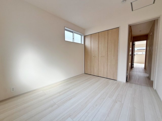 新築戸建　ブルーミングガーデン園部町横田1号2期の洋室|現地写真