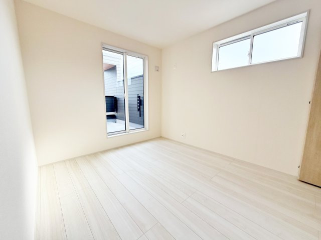 新築戸建　ブルーミングガーデン園部町横田1号2期の洋室|現地写真