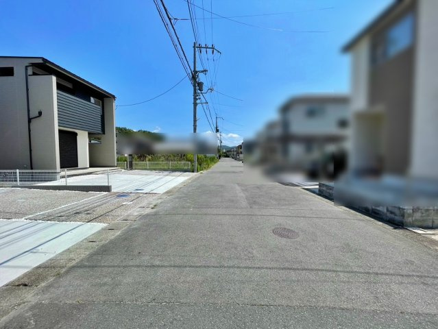 新築戸建　ブルーミングガーデン園部町横田1号2期の前面道路含む現地写真|7/24現地写真