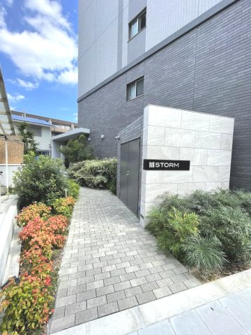 ストームのエントランス