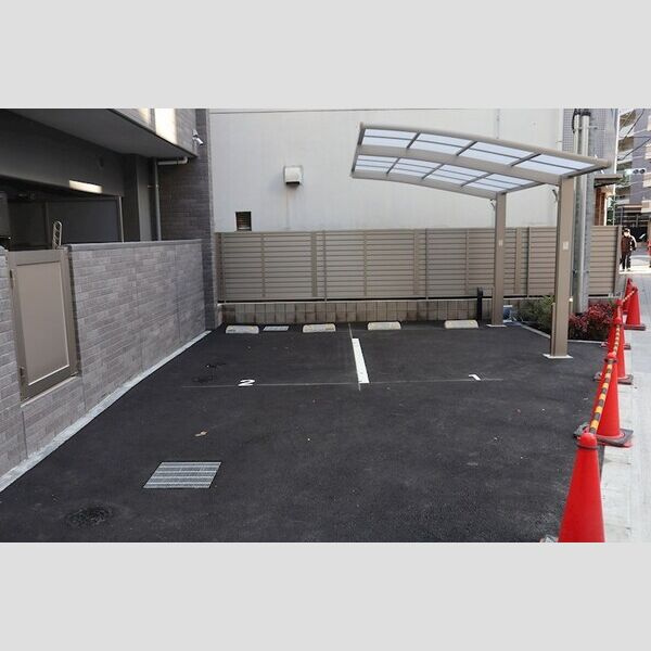 ストームの駐車場