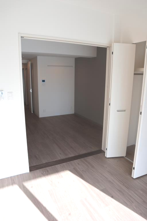 ストームの洋室