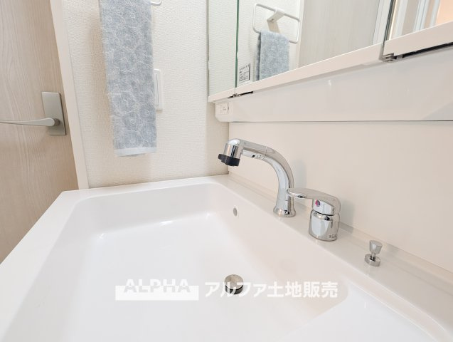 昭島市中神町2丁目  新築戸建の独立洗面台|【Vanit】◆洗面台◆身支度がしやすい洗面台は、収納力にも配慮した設計。朝の準備から帰宅後まで、家族みんなが使いやすい空間です。
