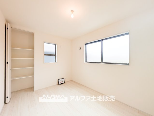 昭島市中神町2丁目  新築戸建の洋室|【Forever there】
◆ずっとそこに◆あったかのようなそれぞれが生きる場所を見つける。そして心地よさを求めて暮らしの質を高める。