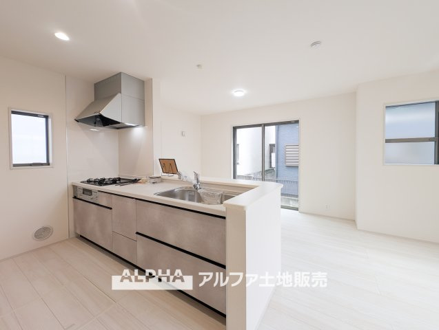 昭島市中神町2丁目  新築戸建の居間・リビング|【Cherish the time】
◆君との時間は◆リビングで、食卓で、寝室で、どこにいても楽しめる。居心地の良い空間の中で質のいい安らぎを求めたい。