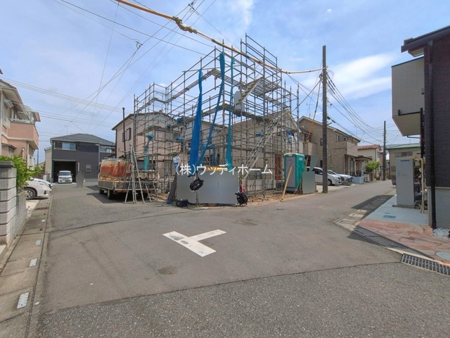 越谷市平方第2　新築一戸建ての前面道路含む現地写真