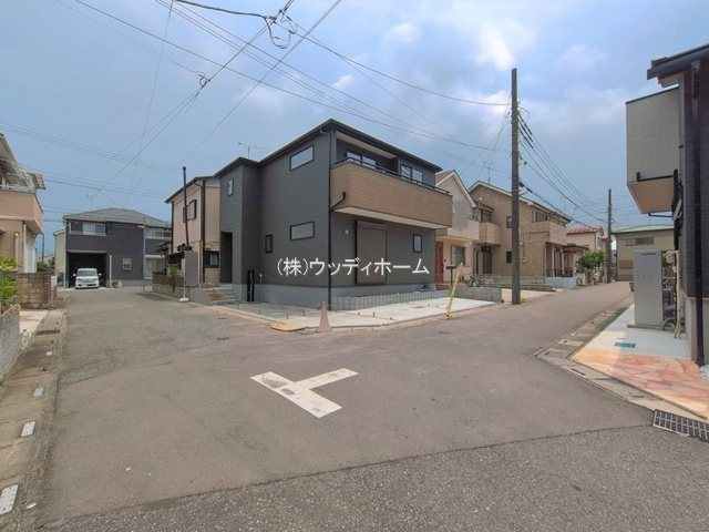 越谷市平方第2　新築一戸建ての前面道路含む現地写真