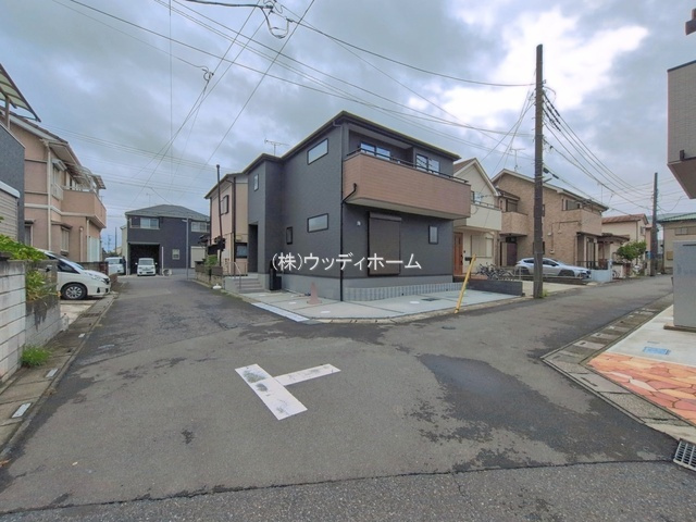 越谷市平方第2　新築一戸建ての前面道路含む現地写真