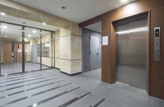 新宿区弁天町の賃貸マンションのロビー