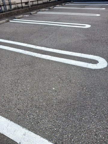 フラット古鷹の駐車場|駐車場があります