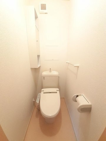 カーサ・フォレスタのトイレ|落ち着いた色調のトイレです