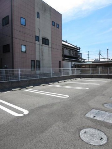 コーポ・サンピアの駐車場|駐車スペースもあります