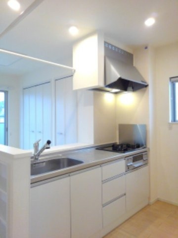 コンフォーティアのキッチン|コンパクトなキッチンで掃除もラクラク