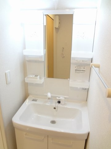 ルシール　名東Ｃの洗面所|忙しい朝には欠かせない洗面所です