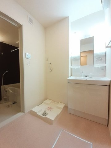 ルミエール　ヴォアレＢの洗面所|脱衣スペースもあります