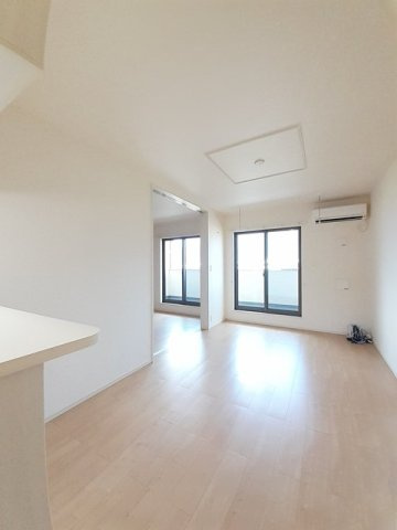 ルミエール　ヴォアレＢの居間・リビング|こちらの居間で趣味の時間をお楽しみください