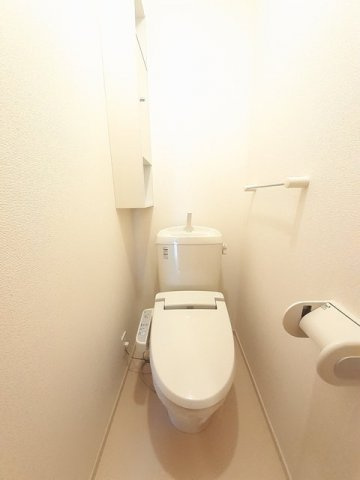 ルピナスＢのトイレ|ゆったりとした空間のトイレです