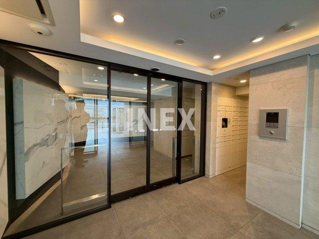 横浜市中区末広町２丁目の賃貸マンションのエントランス