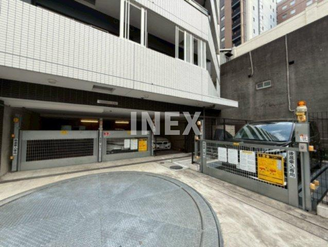 横浜市中区末広町２丁目の賃貸マンションの駐車場