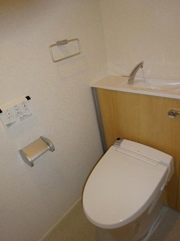 グランクリュ佐古　ＥＡＳＴのトイレ|清潔感のあるトイレです