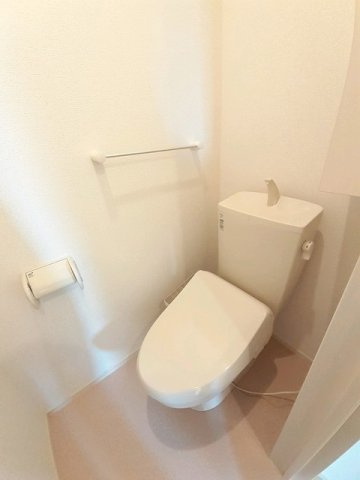 クラールプレディエＥのトイレ|落ち着いた色調のトイレです