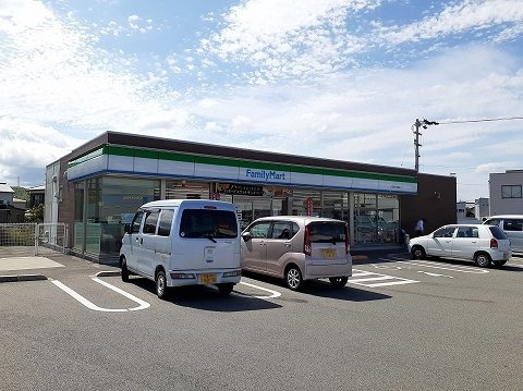 リオ・グランデＢの周辺|ファミリーマート小松島大林町店まで550m