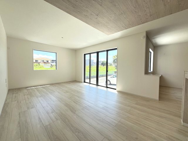 【居間・リビング】 | 福岡市南区井尻2丁目1期　1号棟（全1棟）【仲介手数料無料・0円】 | 現地写真。