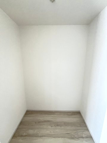 【収納】 | 福岡市南区井尻2丁目1期　1号棟（全1棟）【仲介手数料無料・0円】 | 現地写真。ウォークインクローゼットです。