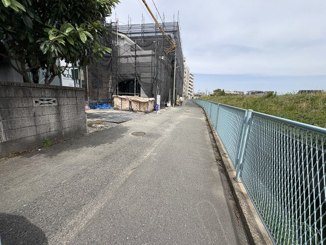 【その他】 | 福岡市南区井尻2丁目1期　1号棟（全1棟）【仲介手数料無料・0円】 | 現地写真。前面道路です。