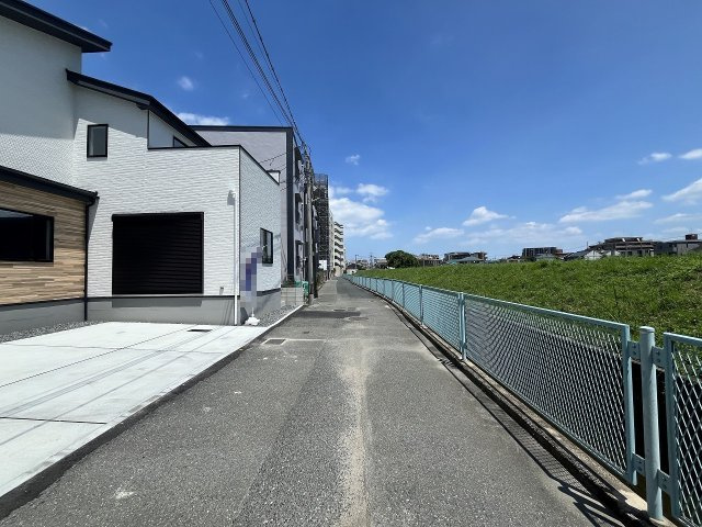 【その他】 | 福岡市南区井尻2丁目1期　1号棟（全1棟）【仲介手数料無料・0円】 | 現地写真。前面道路です。