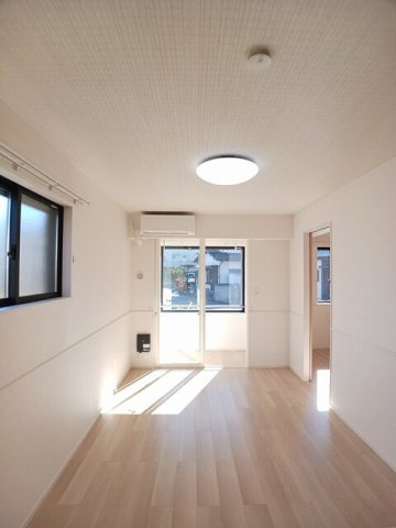 サニーハウスⅡの居間・リビング|使いやすい居間です